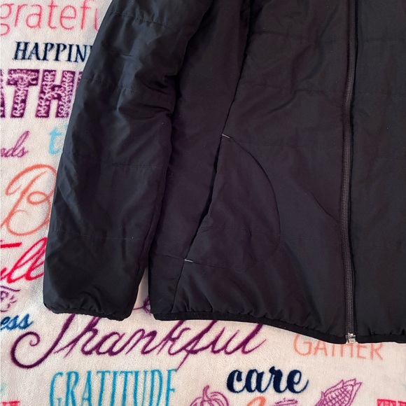 Puma Wonen’s Black Jacket. Size large. - Picture 2 of 8